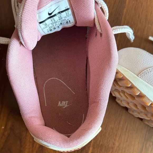 Nike Women’s Cream and Pink Athletic Sneakers - 10W - Picture 12 of 14